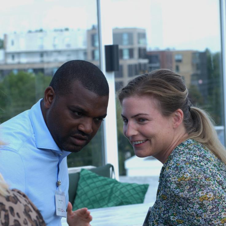 in gesprek borrel